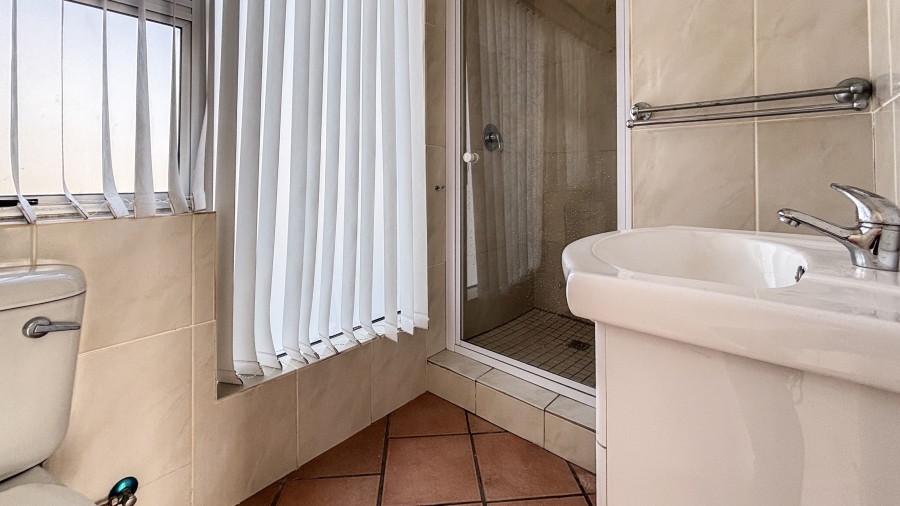 To Let 5 Bedroom Property for Rent in Myburgh Park Western Cape